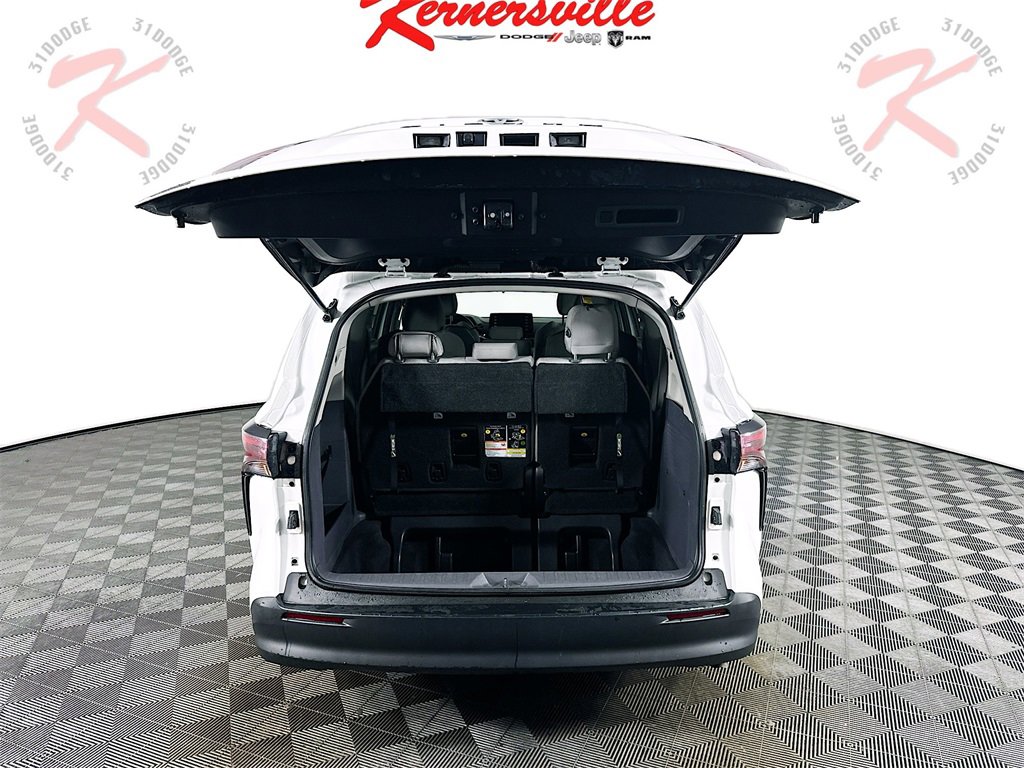 Used 2024 Toyota Sienna LE image 29