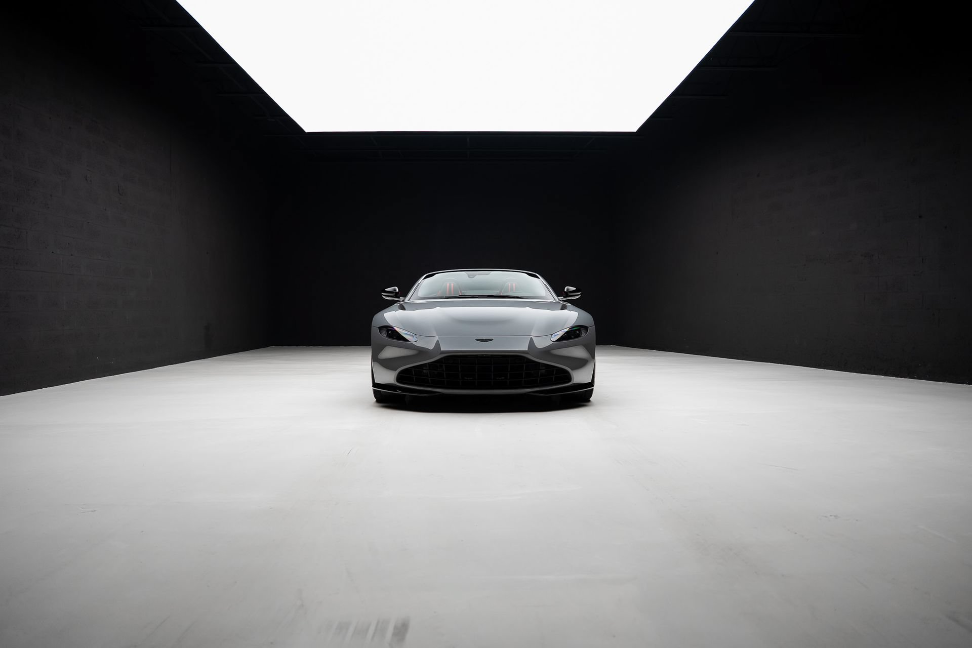 Used 2023 Aston Martin V8 Vantage Roadster RWD image 77