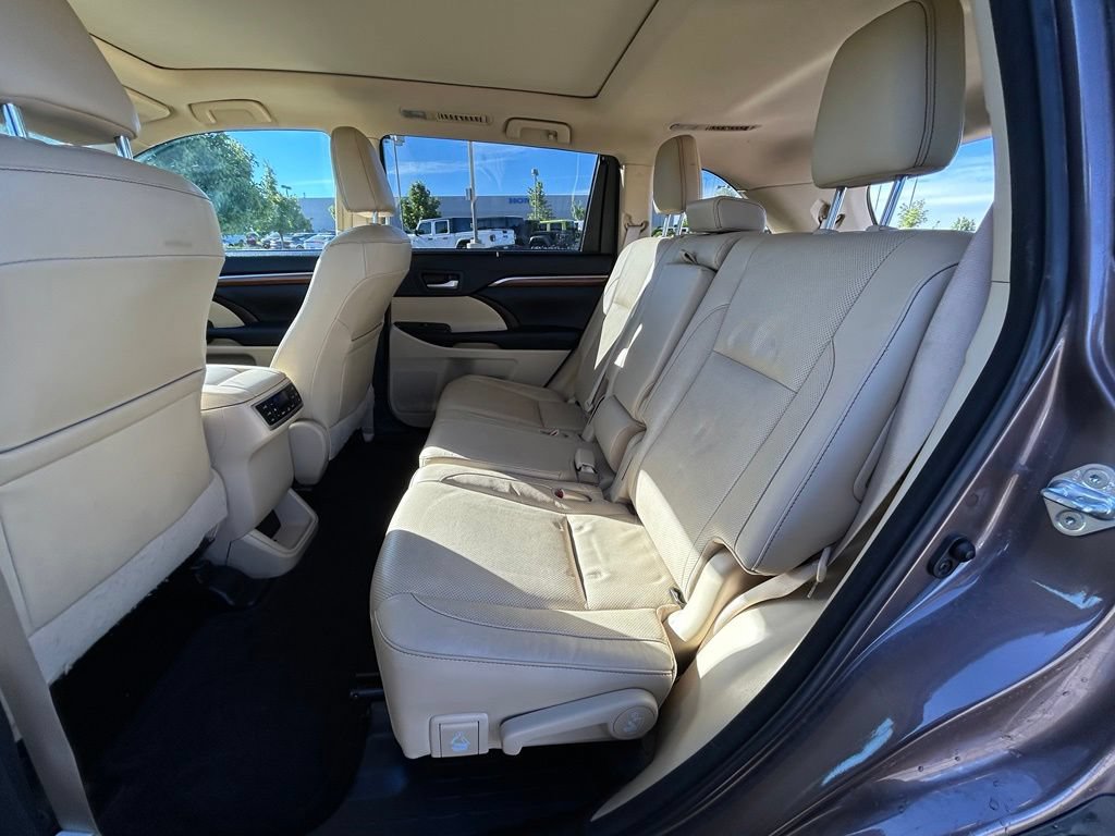 Used 2017 Toyota Highlander Limited Platinum AWD/4WD image 27