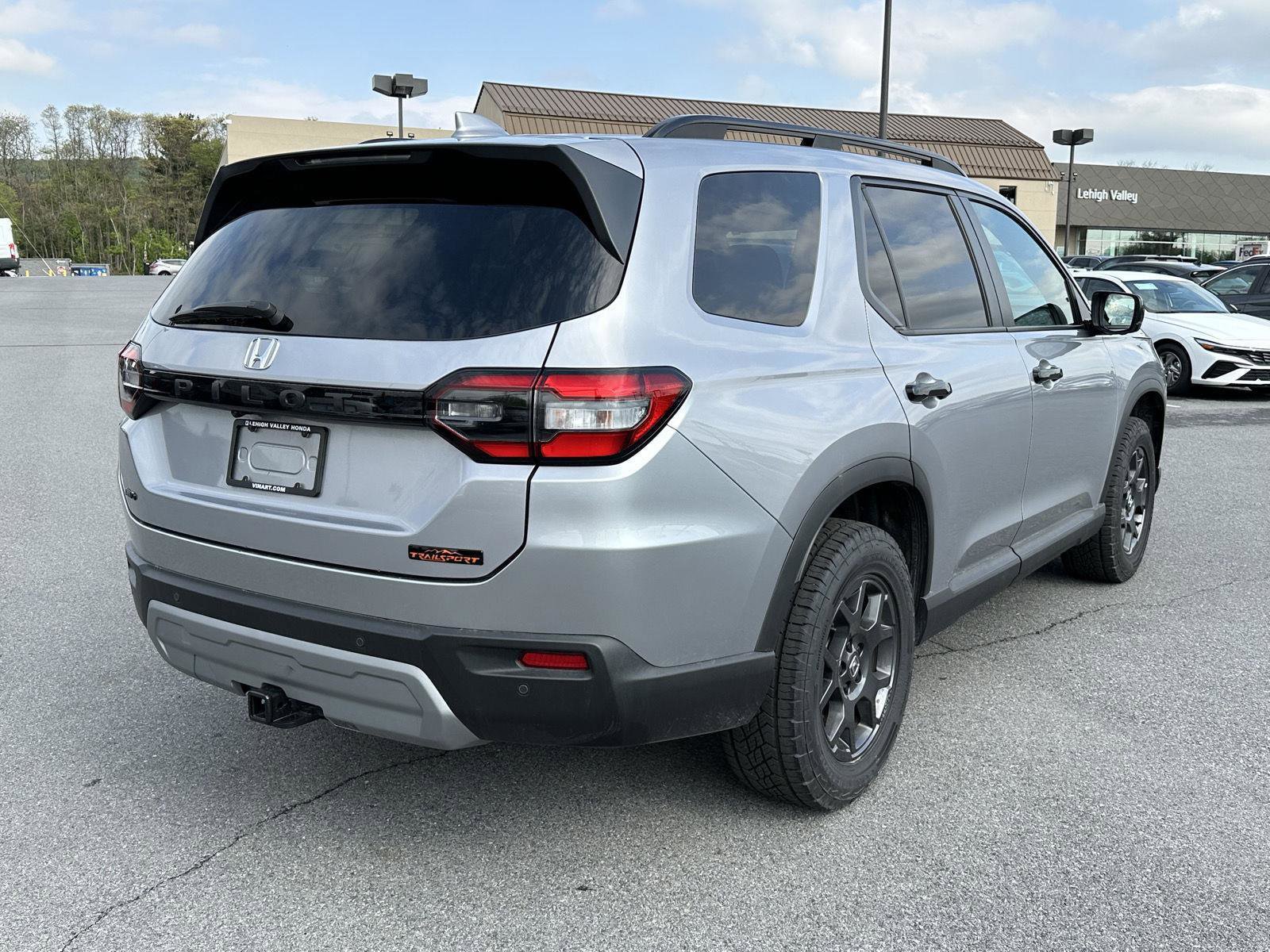 Certified 2025 Honda Pilot TrailSport image 8