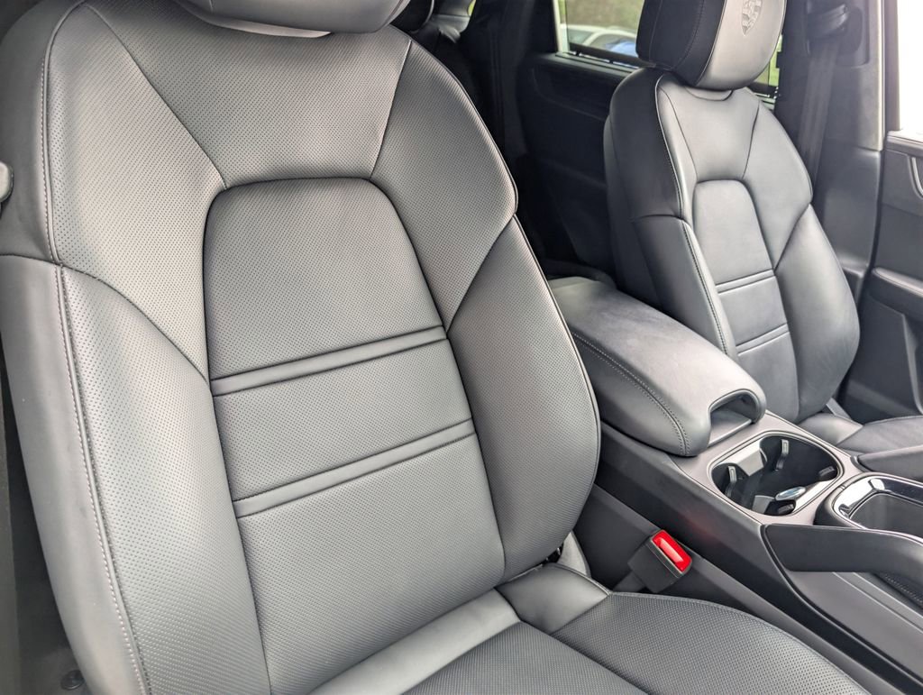 Certified 2025 Porsche Cayenne Turbo image 29