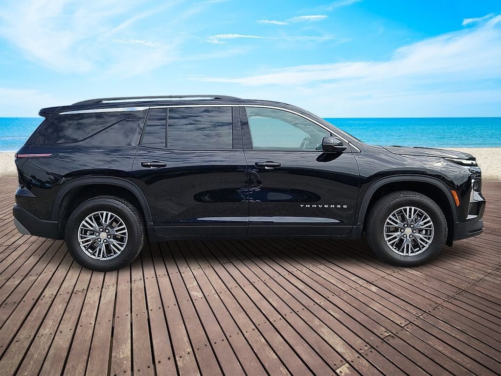 Certified 2025 Chevrolet Traverse LT w/ Driver Confidence Package FWD image 7