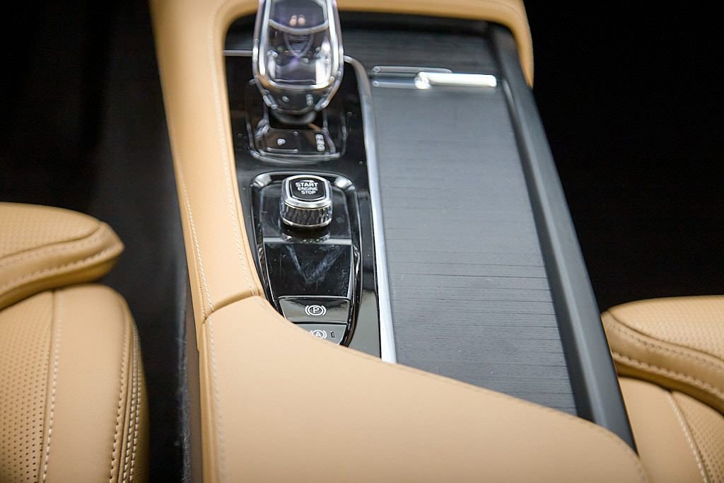 Certified 2024 Volvo XC90 B6 Ultimate w/ Lounge Package image 33