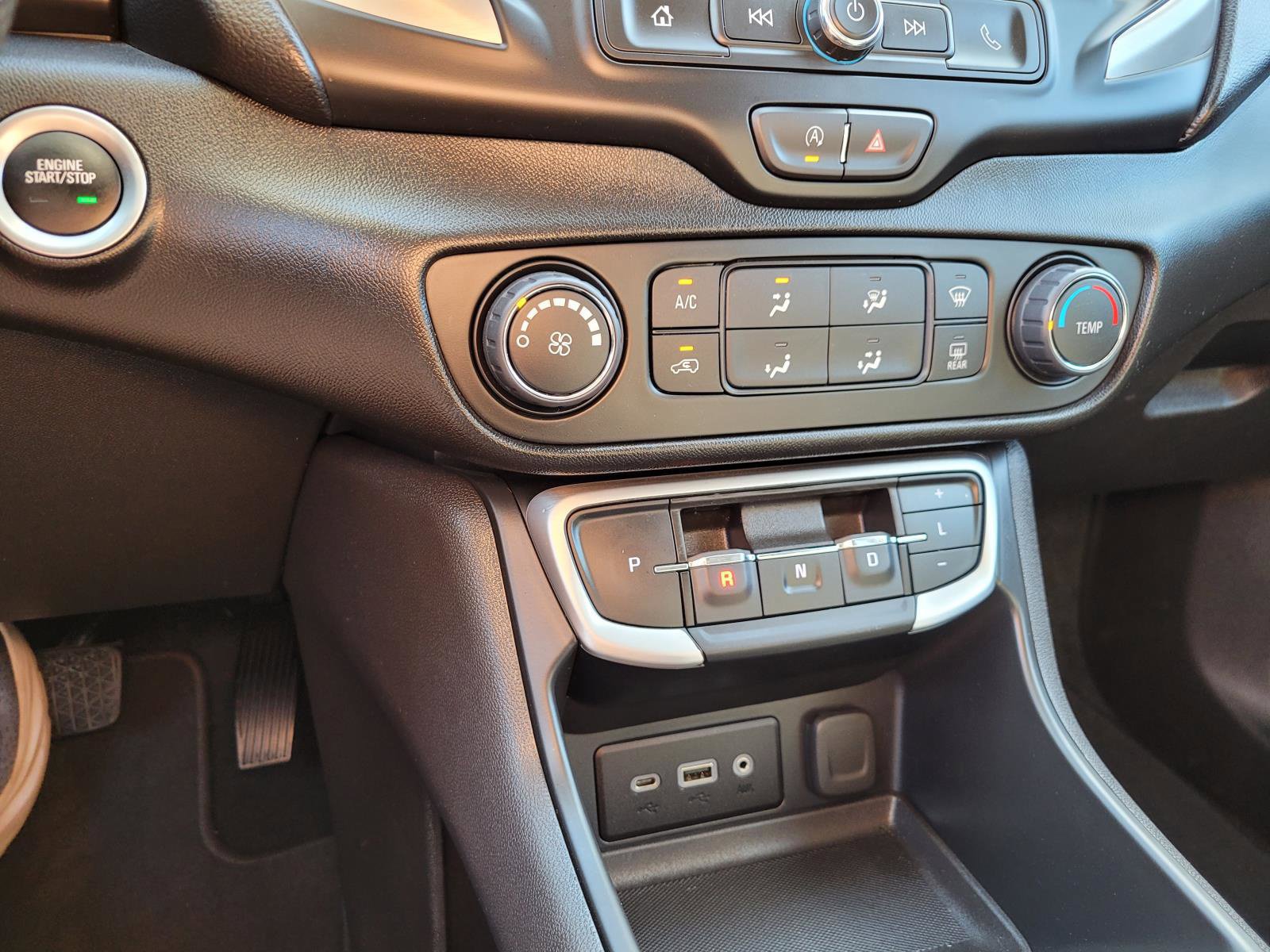 Used 2024 GMC Terrain SLE AWD/4WD image 25