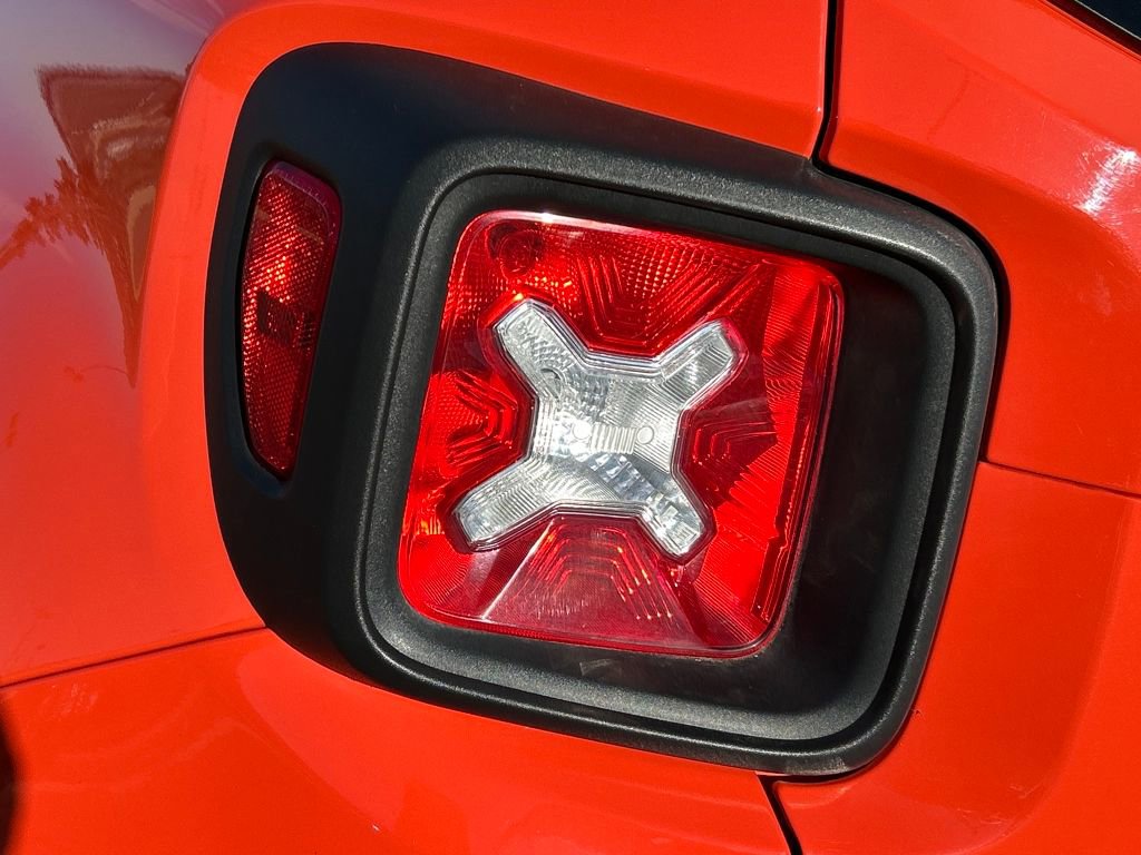 Used 2019 Jeep Renegade Trailhawk w/ Cold Weather Group II image 31