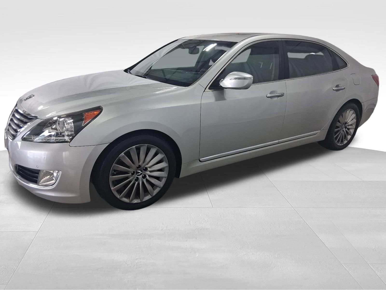 Used 2014 Hyundai Equus Signature RWD image 1