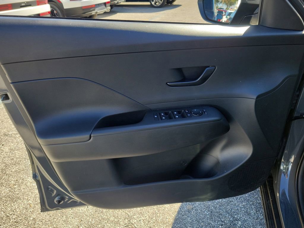 Used 2025 Hyundai Kona SEL image 15