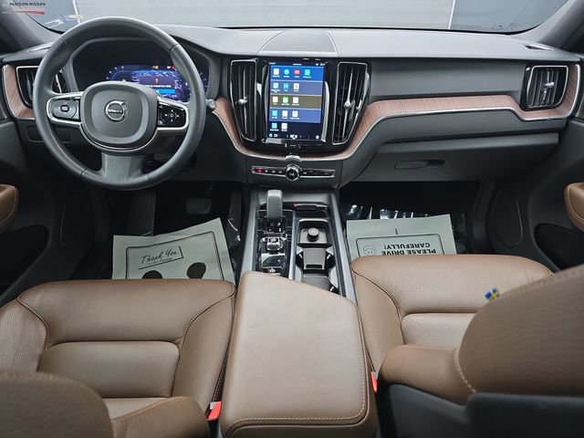 Used 2023 Volvo XC60 B5 Plus image 21