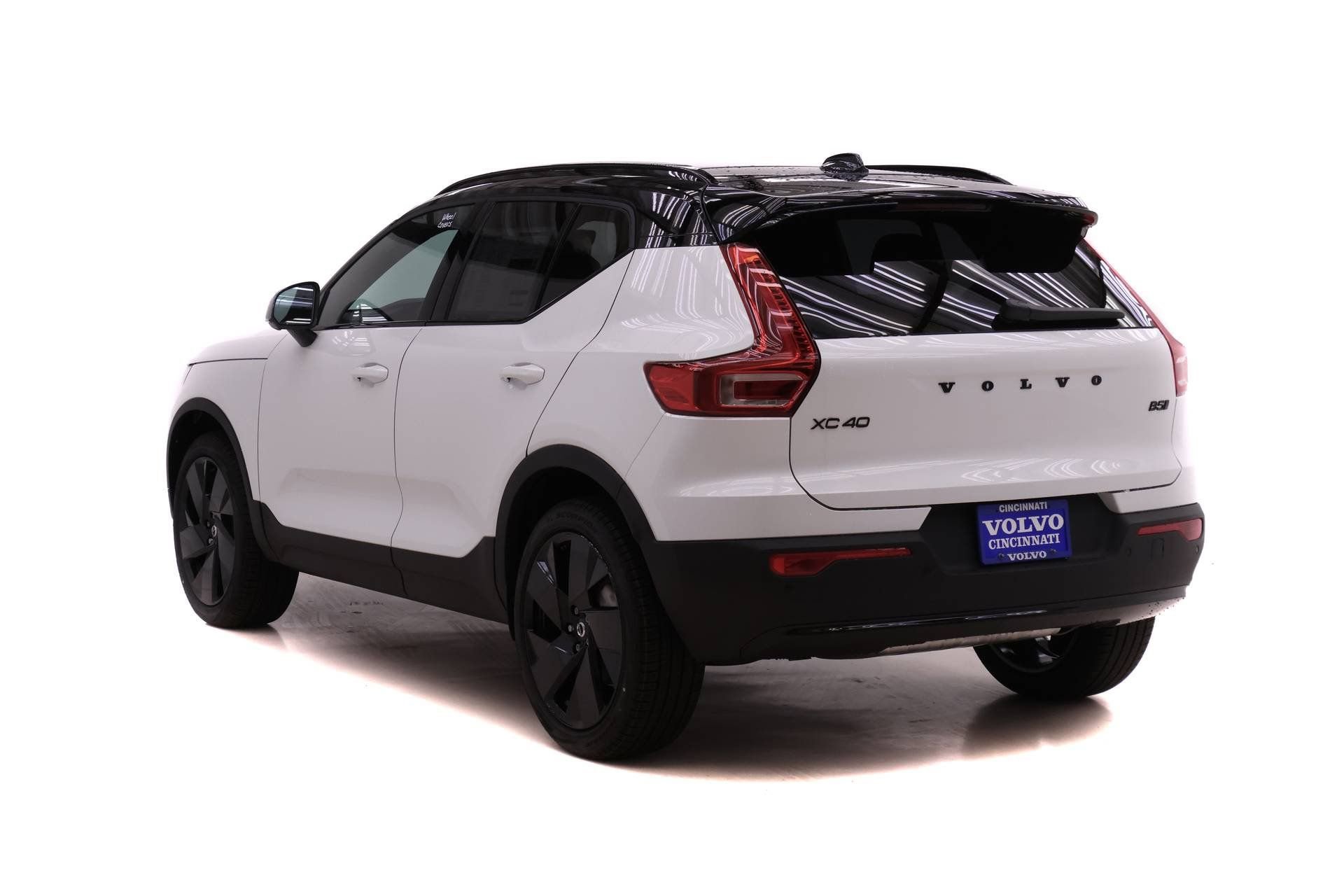 New 2026 Volvo XC40 B5 Ultra w/ Protection Package Premier AWD/4WD image 5