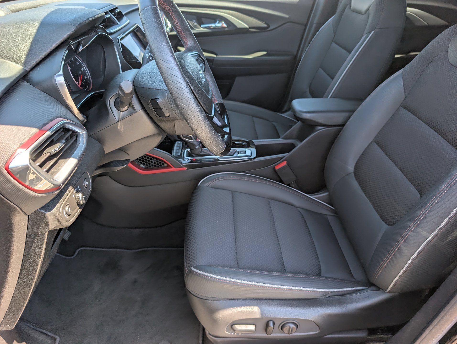Certified 2022 Chevrolet TrailBlazer RS w/ Technology Package FWD image 17