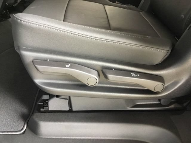 New 2026 Chevrolet Suburban LT w/ Comfort Package AWD/4WD image 38