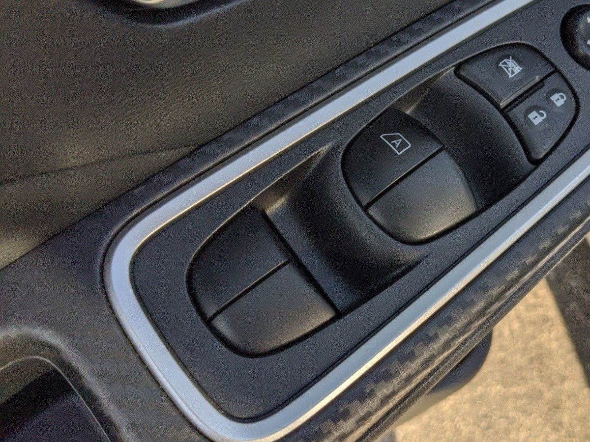 New 2025 Nissan Versa SR w/ Trunk Package FWD image 21