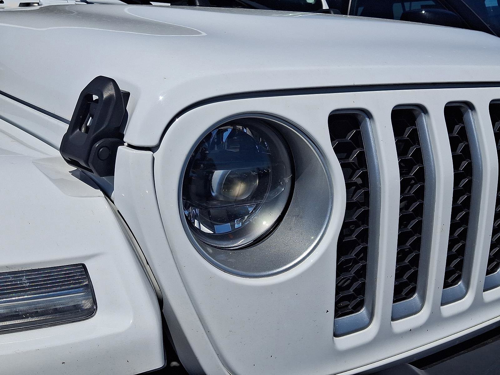 Used 2023 Jeep Wrangler Unlimited Sahara w/ Cold Weather Group AWD/4WD image 15