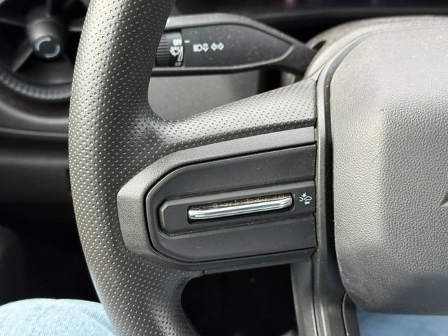 Used 2023 Chevrolet Colorado W/T image 18