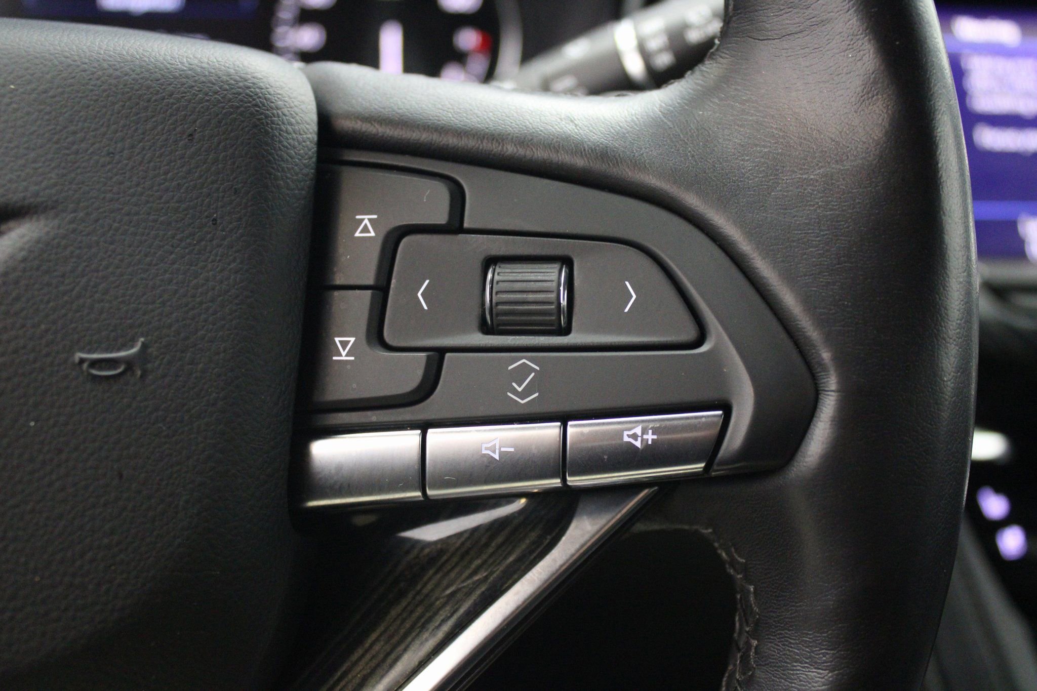 Used 2023 Cadillac XT6 Premium Luxury image 39