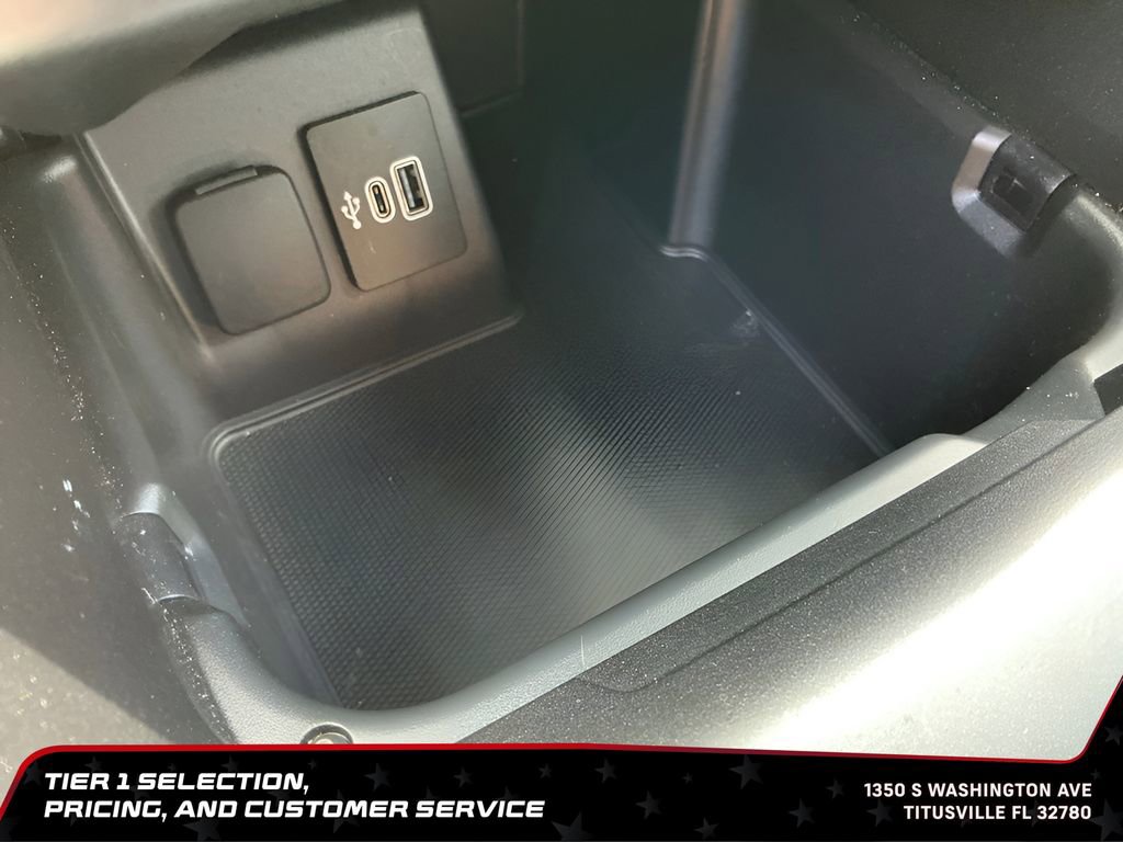 Used 2025 Ford Explorer Active w/ Active Comfort Package RWD image 32