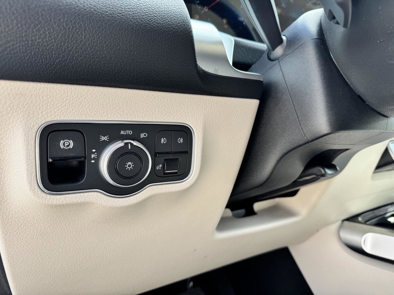 Certified 2022 Mercedes-Benz GLB 250 w/ Premium Package image 7