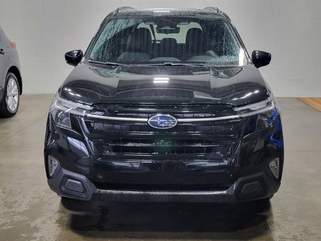 Used 2025 Subaru Forester Touring AWD/4WD image 3