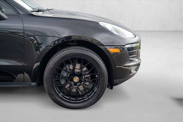 Certified 2018 Porsche Macan AWD/4WD image 9