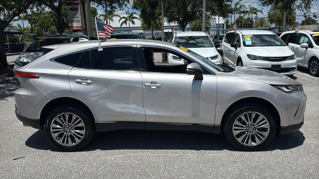 Certified 2023 Toyota Venza XLE AWD/4WD image 11