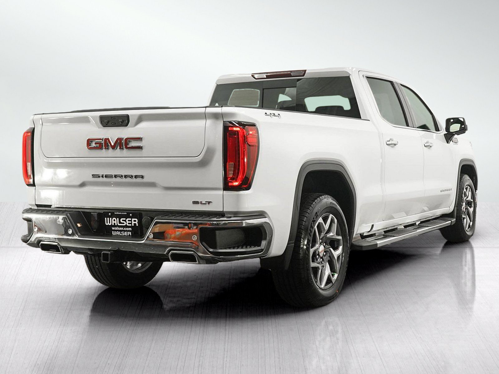 Used 2022 GMC Sierra 1500 SLT w/ SLT Premium Plus Package AWD/4WD image 5