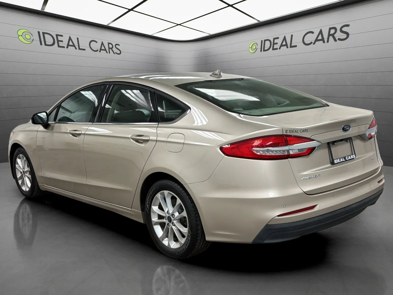 Used 2019 Ford Fusion SE FWD image 7