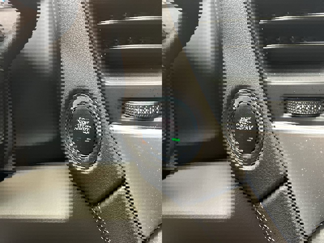 Used 2019 Chevrolet Suburban Premier image 29