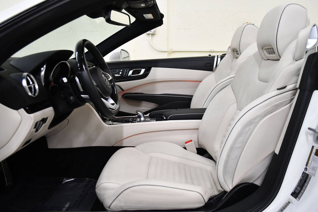 Used 2017 Mercedes-Benz SL 550 SL 550 2dr Convertible image 11