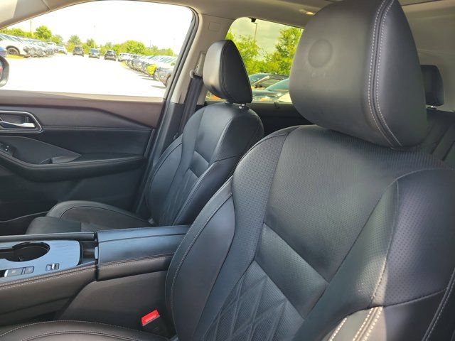 Certified 2023 Nissan Rogue Platinum w/ Platinum Premium Package FWD image 18
