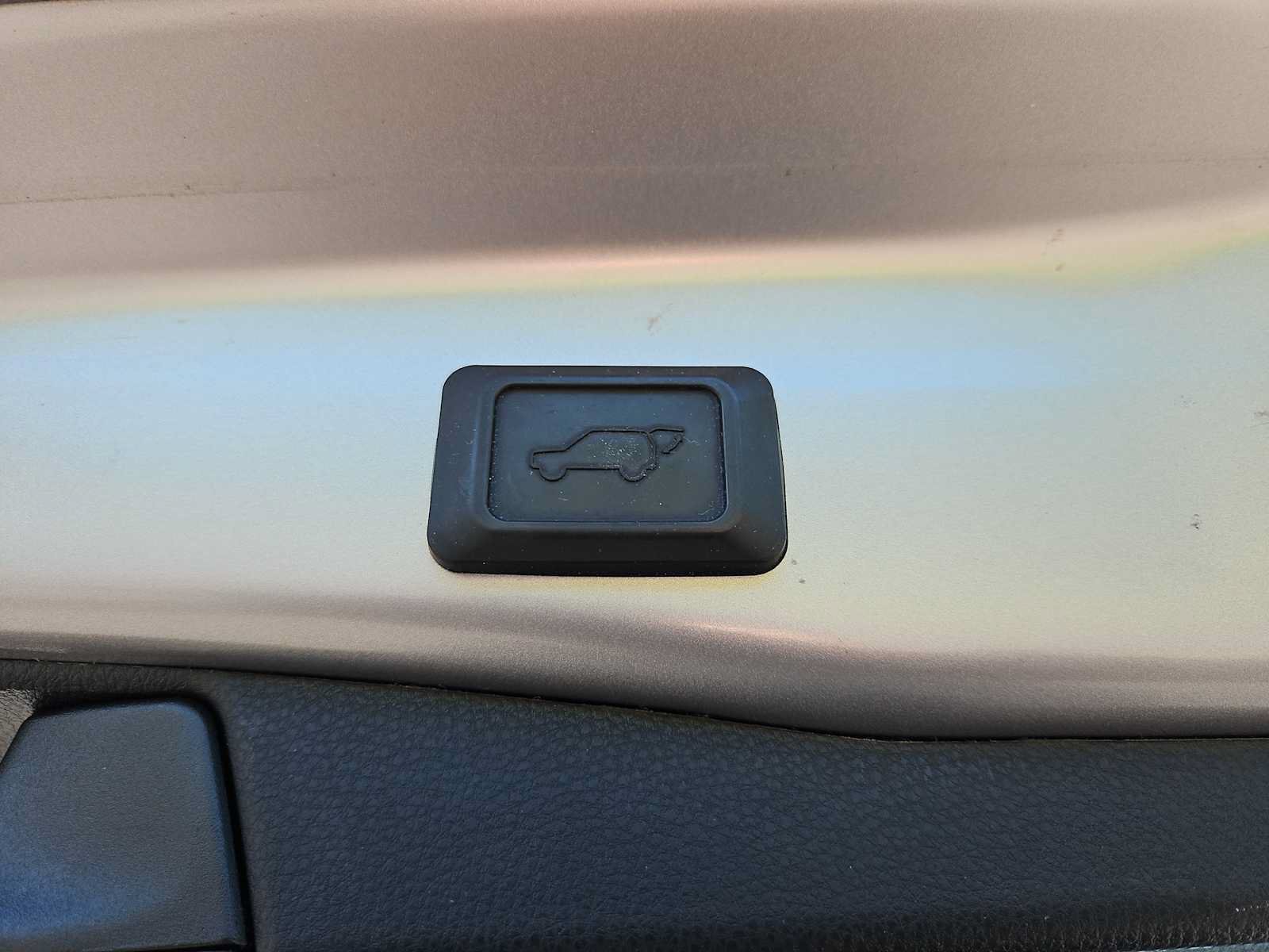 Used 2021 Toyota RAV4 XLE Premium AWD/4WD image 15