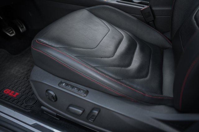 Used 2019 Volkswagen Jetta GLI Autobahn image 32