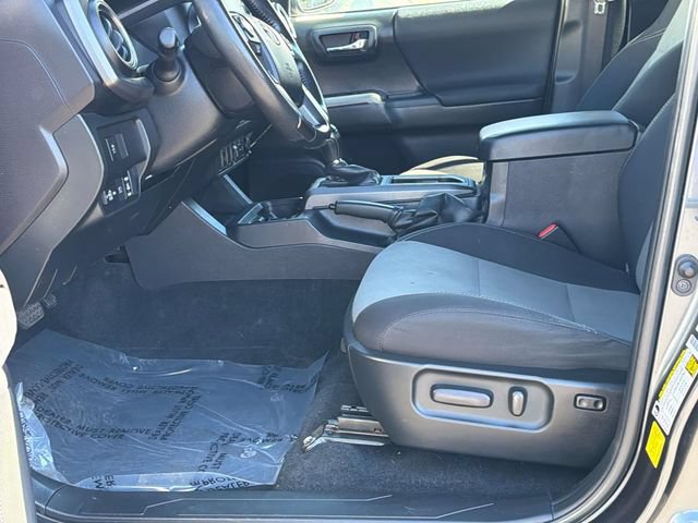 Used 2022 Toyota Tacoma TRD Sport AWD/4WD image 26