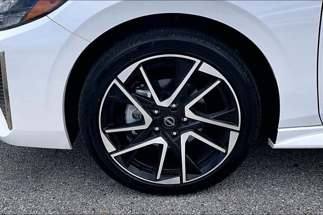Certified 2025 Nissan Sentra SR w/ Lighting Package FWD image 33