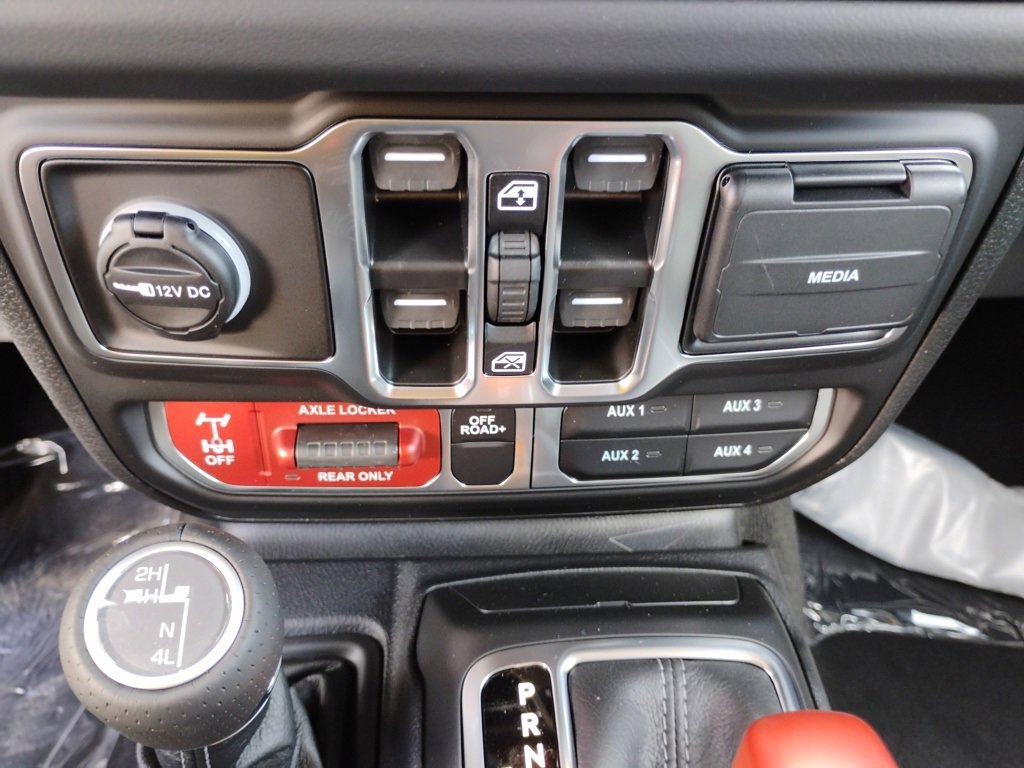 New 2025 Jeep Gladiator Mojave w/ Convenience Group image 25