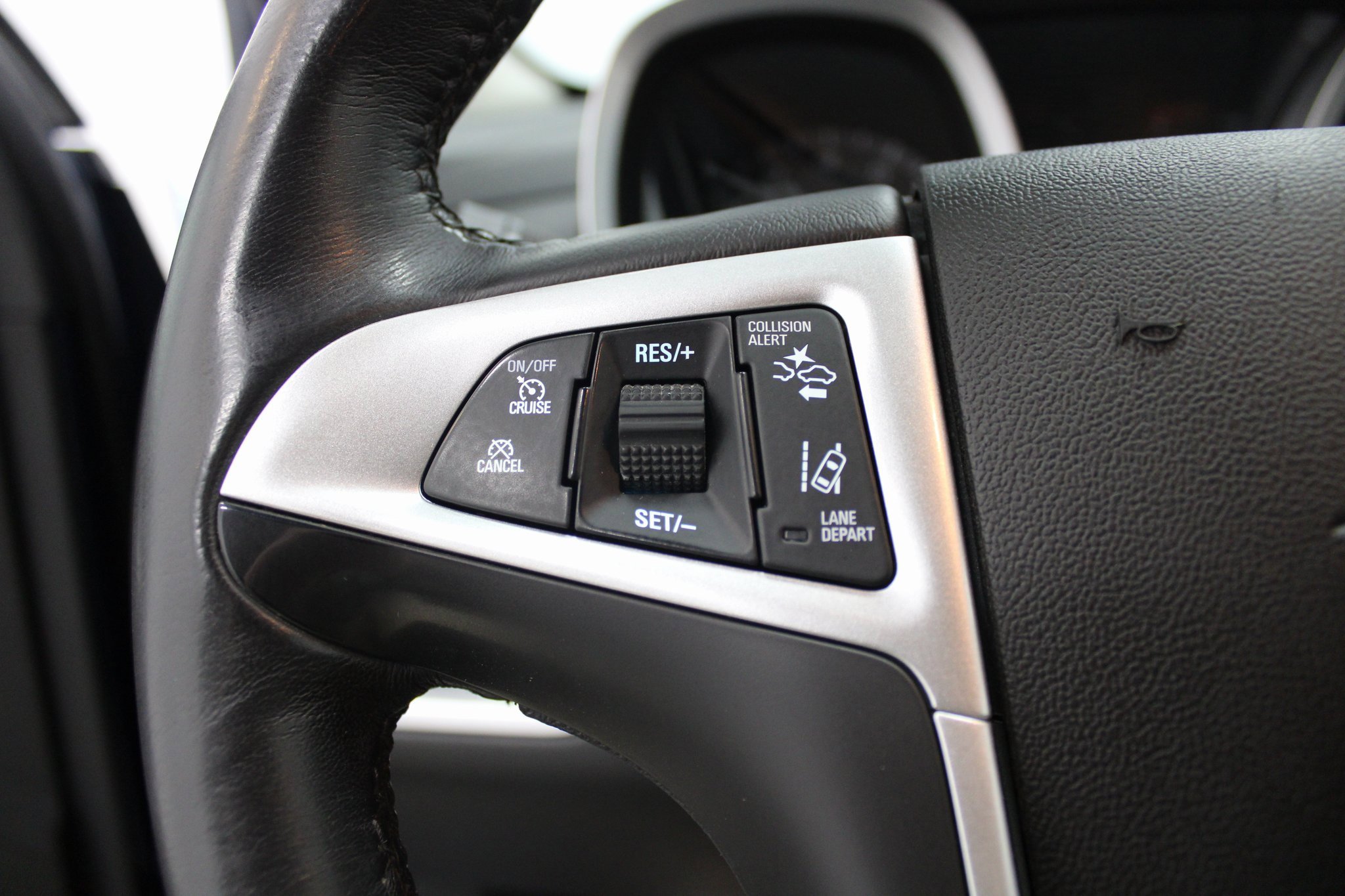 Used 2016 Chevrolet Equinox LTZ w/ Enhanced Convenience Package image 32