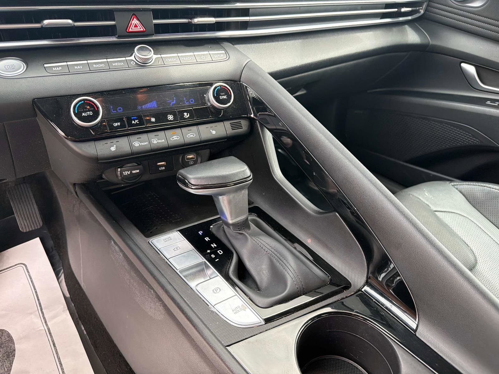 Used 2023 Hyundai Elantra Limited image 22