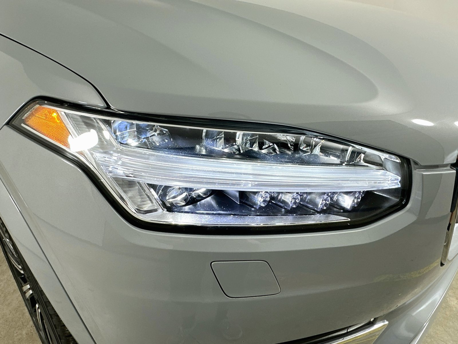 Certified 2025 Volvo XC90 B6 Plus AWD/4WD image 9