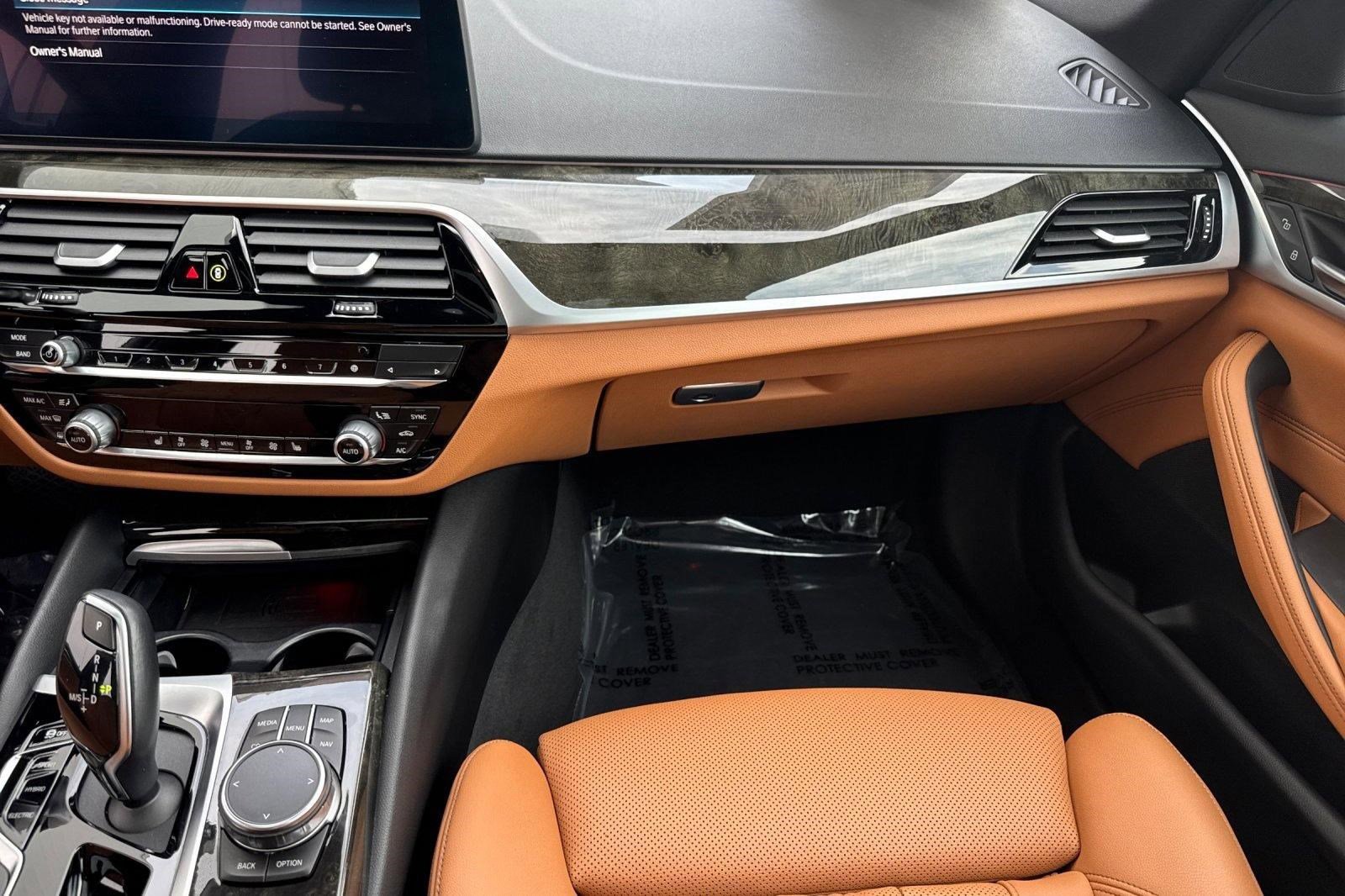 Used 2023 BMW 530e w/ Convenience Package image 29