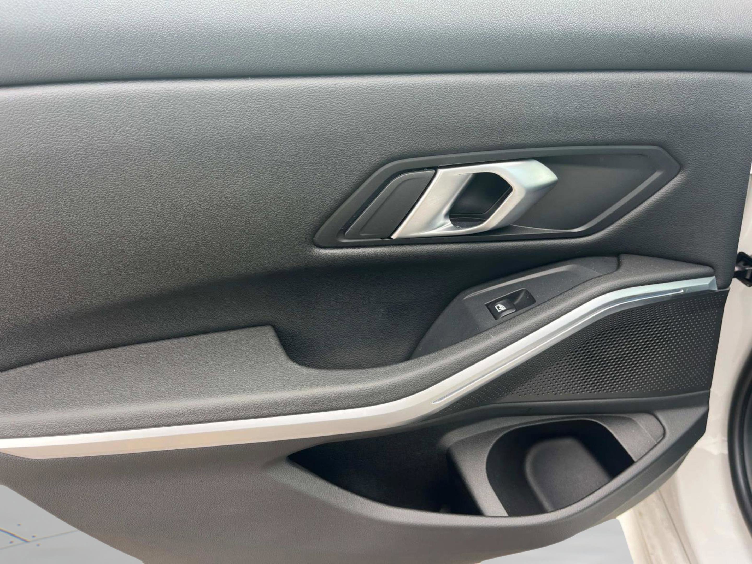 Used 2024 BMW 330e xDrive image 40