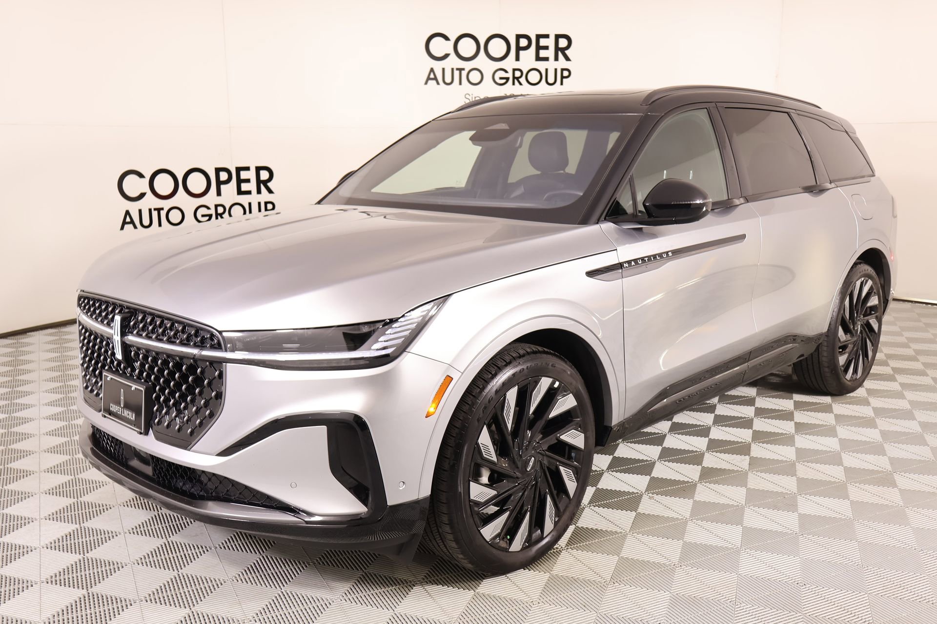 Used 2024 Lincoln Nautilus Reserve w/ Equipment Group 203A image 11