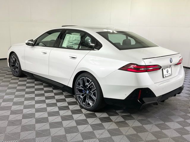 Used 2024 BMW i5 eDrive40i w/ M Sport Package image 5