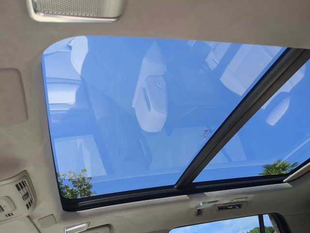 Used 2021 Cadillac Escalade Sport Platinum w/ LPO, ONYX Package image 16