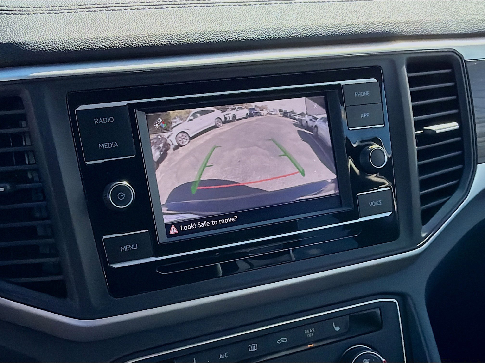 Used 2022 Volkswagen Atlas SE image 13