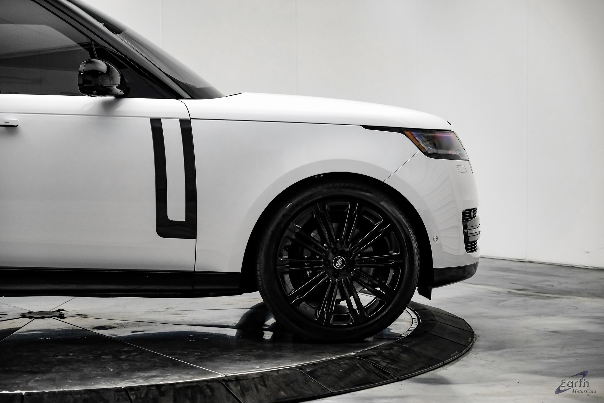 Used 2024 Land Rover Range Rover SE image 17