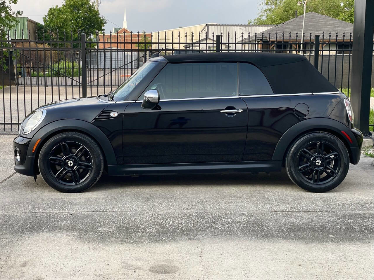 Used 2011 MINI Cooper Base 2dr Convertible image 11