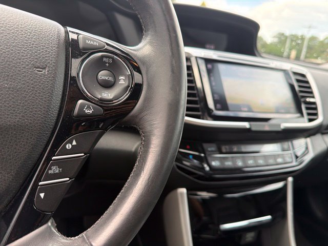 Used 2017 Honda Accord Touring image 19