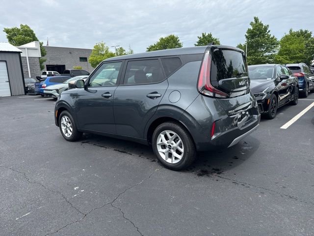 Certified 2025 Kia Soul LX w/ LX Technology Package FWD image 3