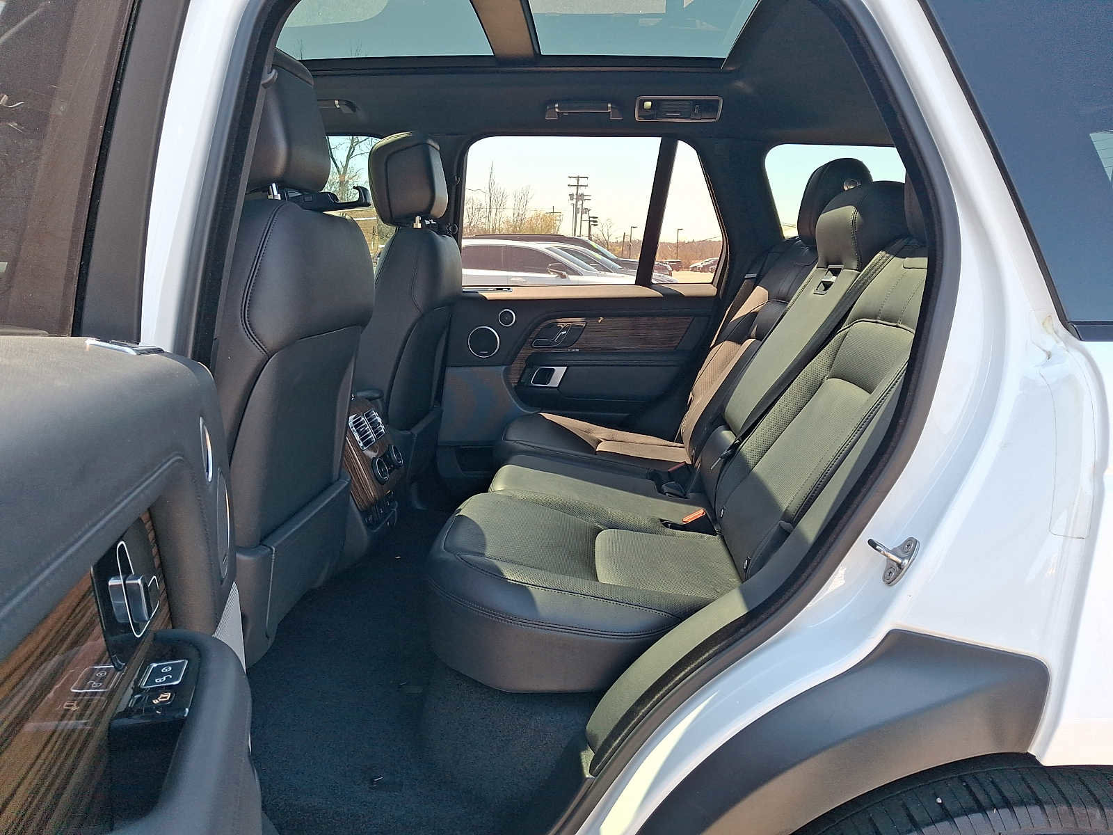 Used 2018 Land Rover Range Rover HSE image 10