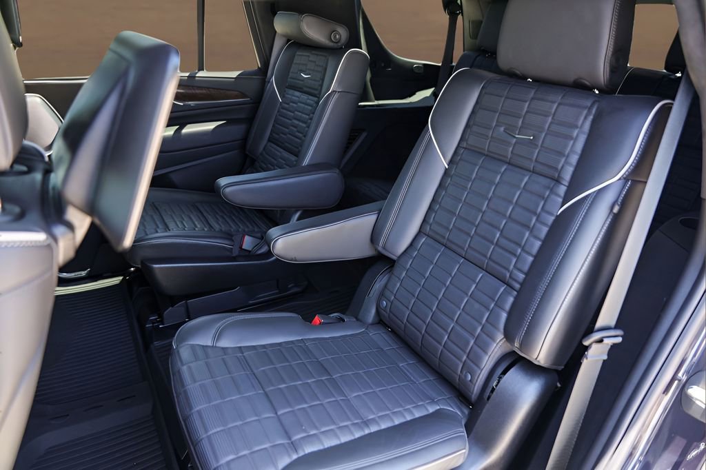 Used 2024 Cadillac Escalade Sport Platinum w/ Heavy-Duty Trailer Package AWD/4WD image 25