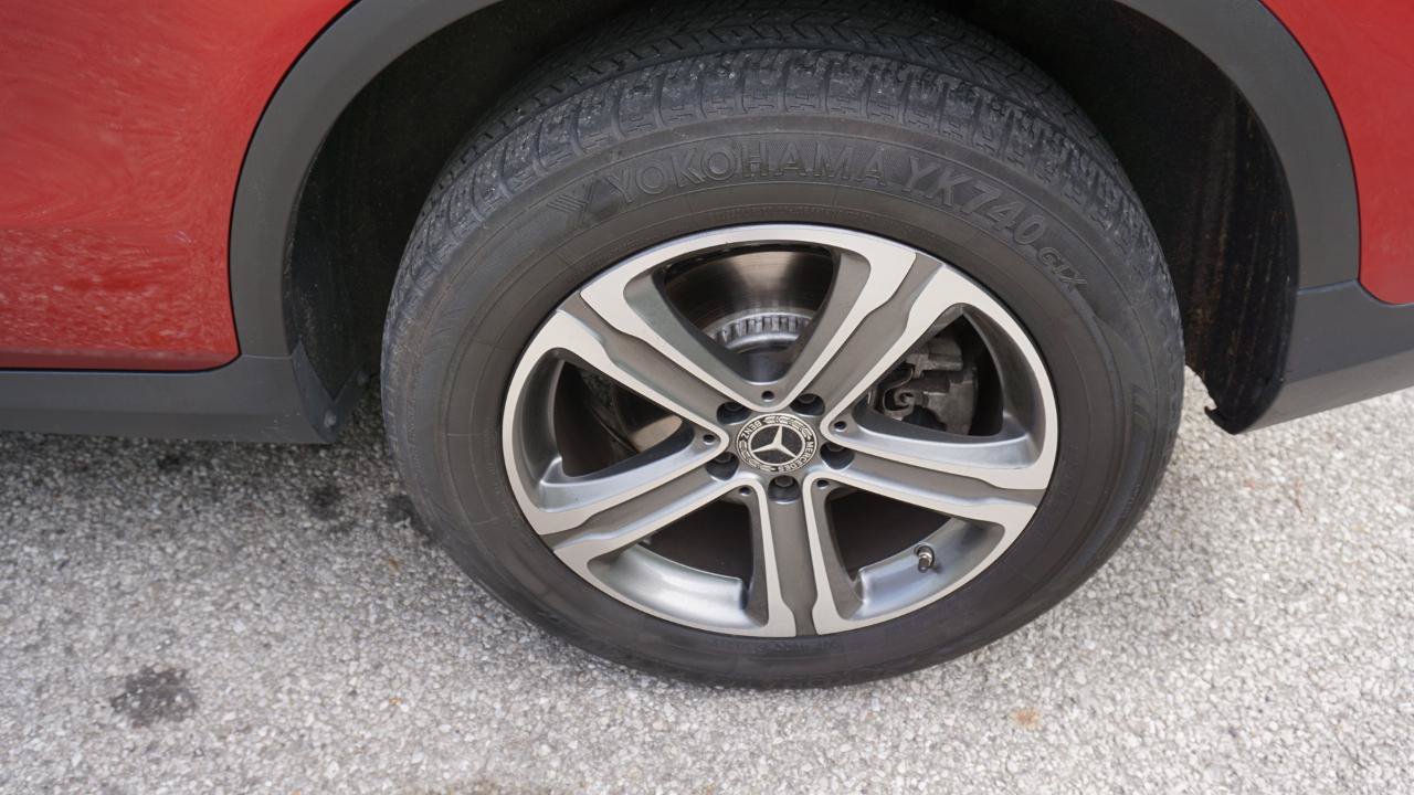 Used 2017 Mercedes-Benz GLC 300 4MATIC image 10